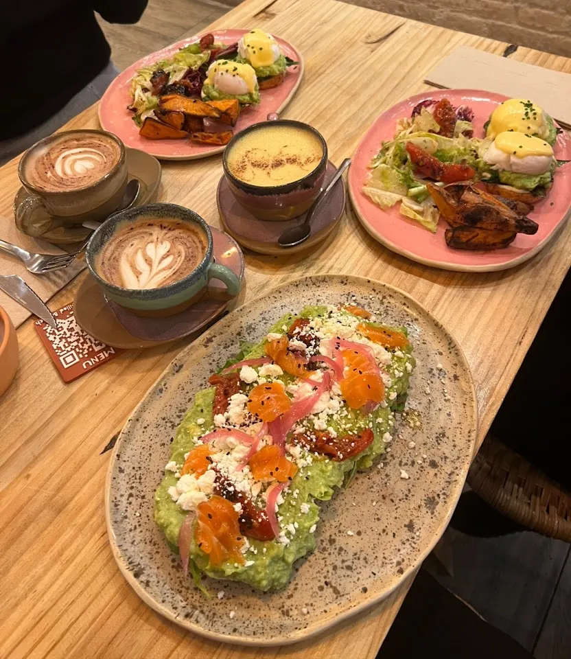 A shared Argentine Night table with dishes for the centre and coffee